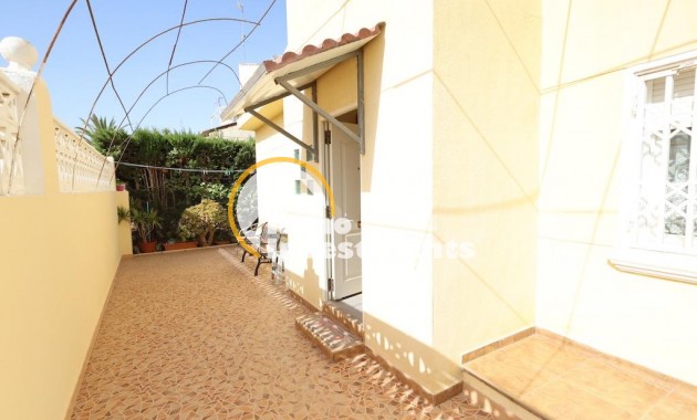 Resale - Villa - Playa Flamenca - Beachside