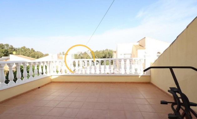 Resale - Villa - Playa Flamenca - Beachside