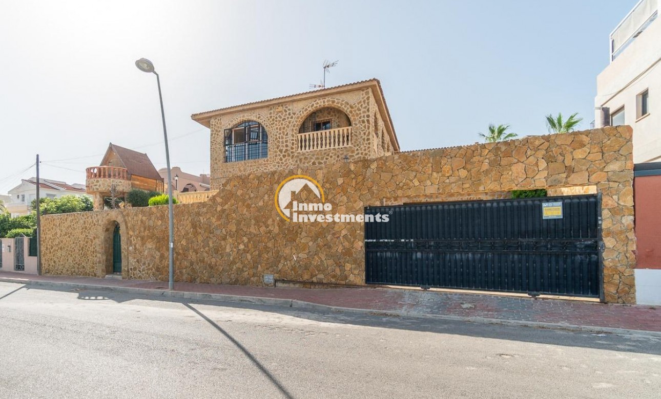 Resale - Villa - Torrevieja - Los Altos