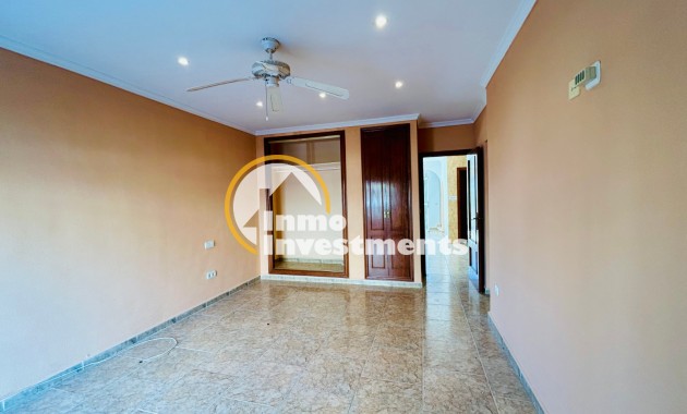 Resale - Town house - Villamartin