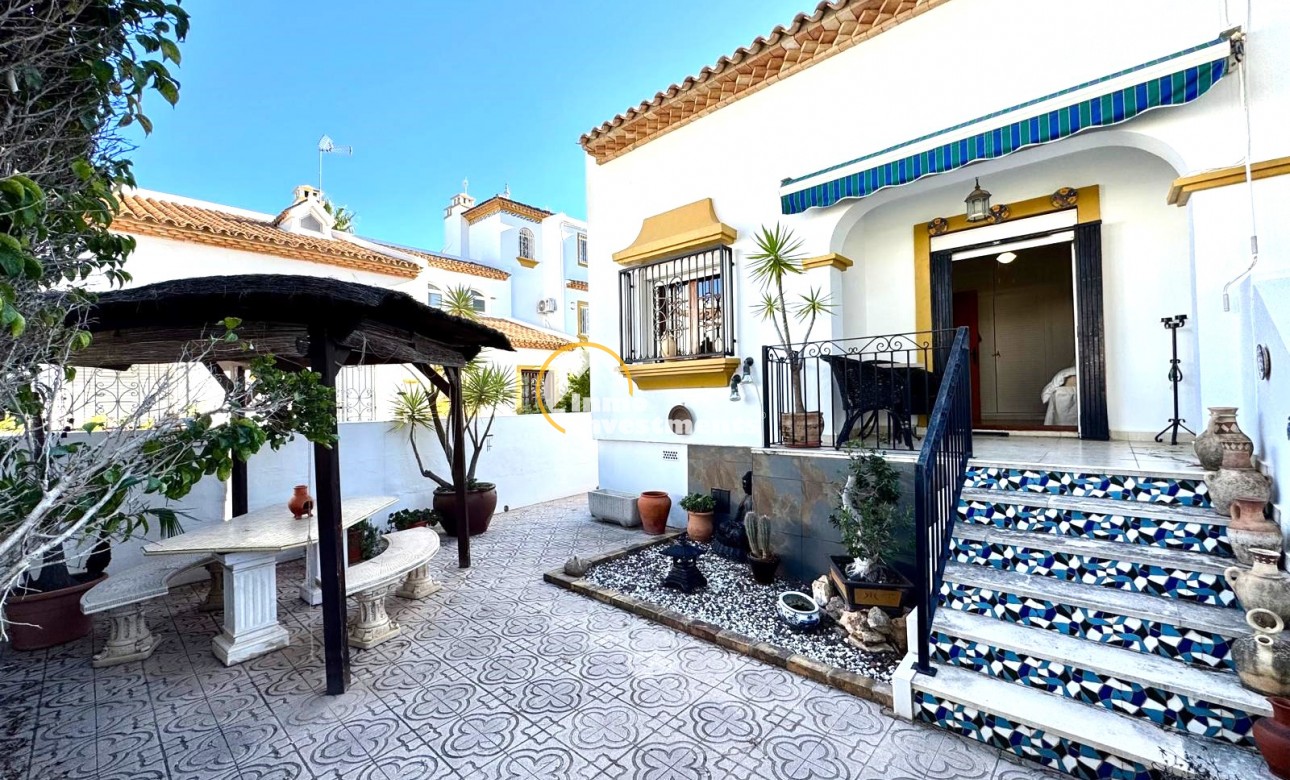 Resale - Town house - Villamartin - Valencias