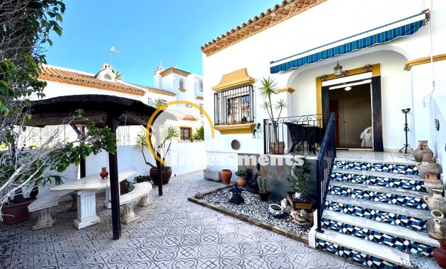 Resale - Town house - Villamartin - Valencias