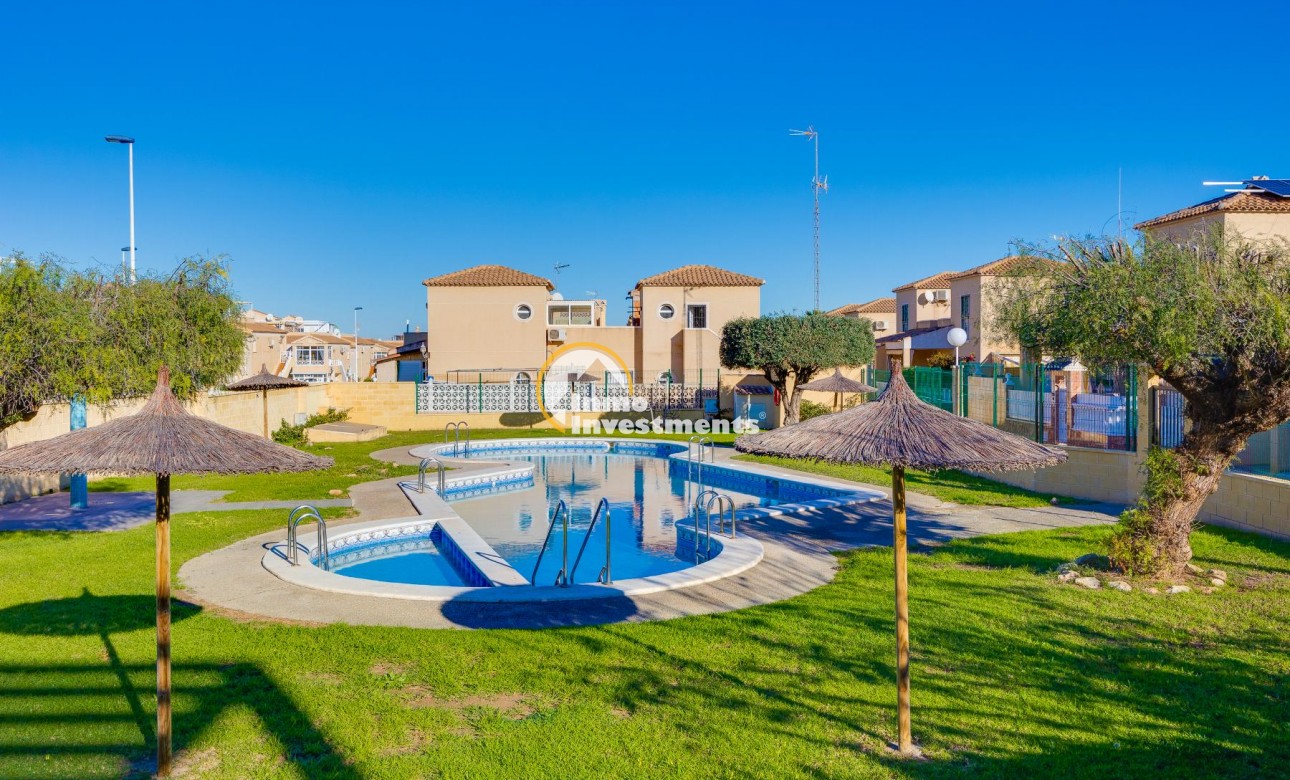 Reventa - Chalet independiente - Torrevieja - Pueblo - Centro