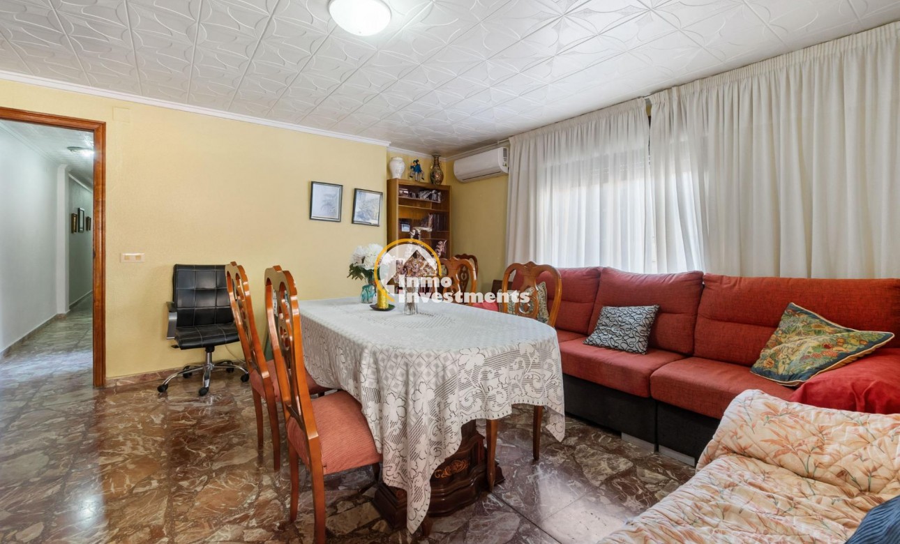 Resale - Apartment - Torrevieja - Acequion