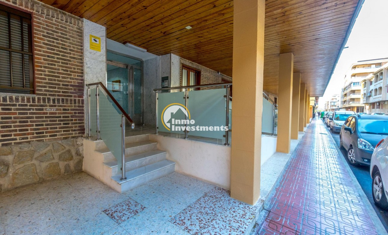 Resale - Apartment - Torrevieja - Acequion