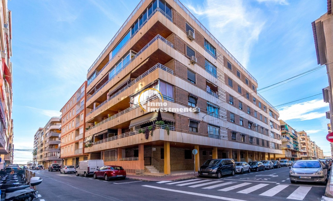 Resale - Apartment - Torrevieja - Acequion