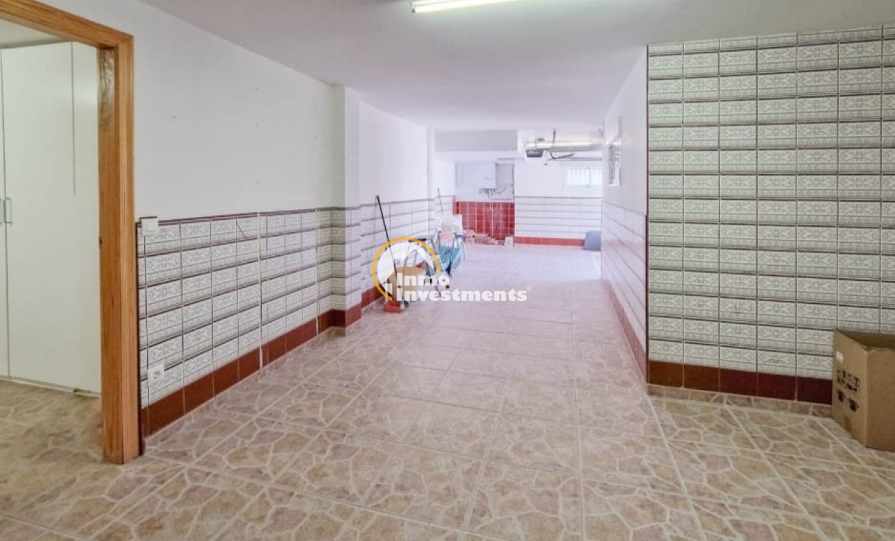 Resale - Villa - Villamartin