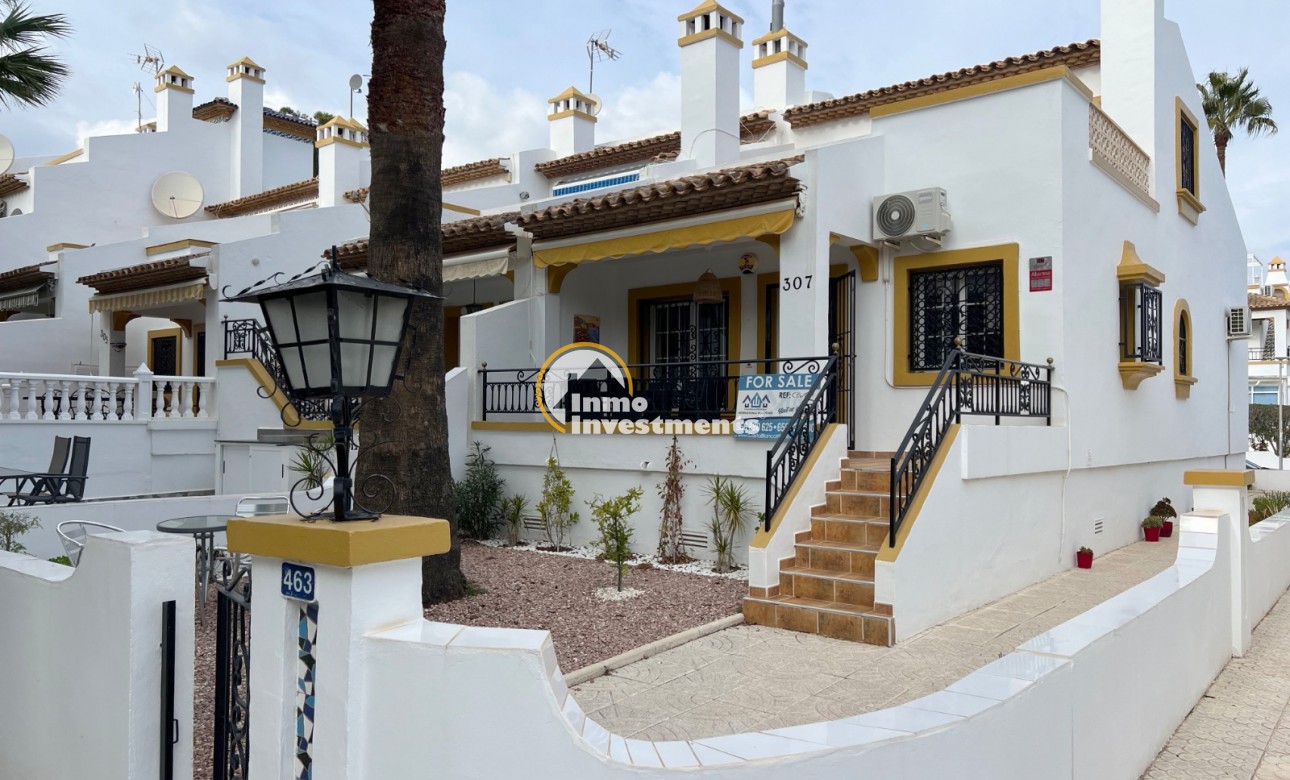 Resale - Semi detached villa - Villamartin - Valencias