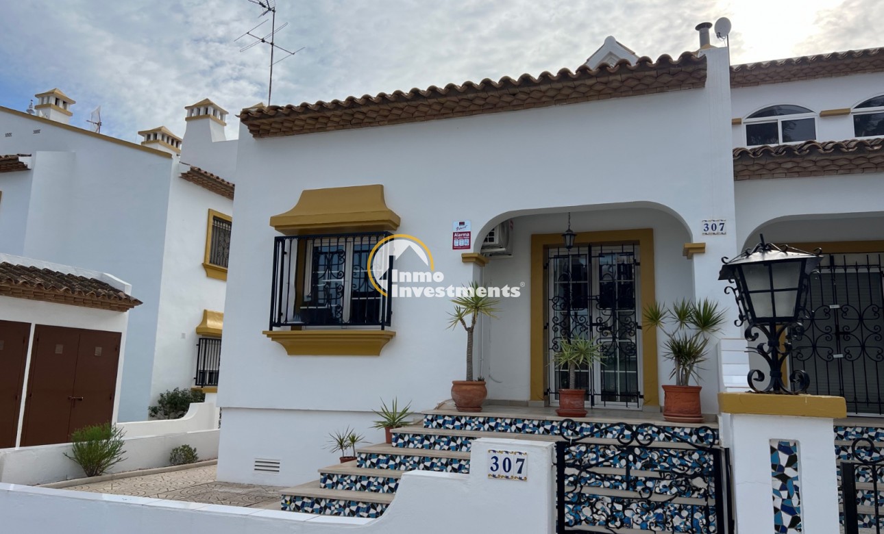 Resale - Semi detached villa - Villamartin - Valencias