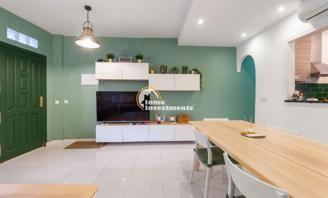 Resale - Apartment - Torrevieja - Torrevieja Centre