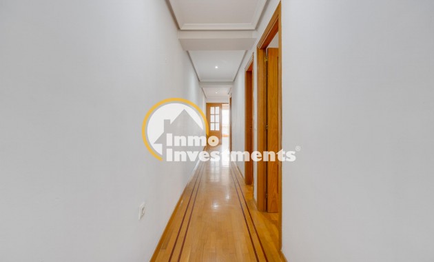 Resale - Apartment - Torrevieja - Centro