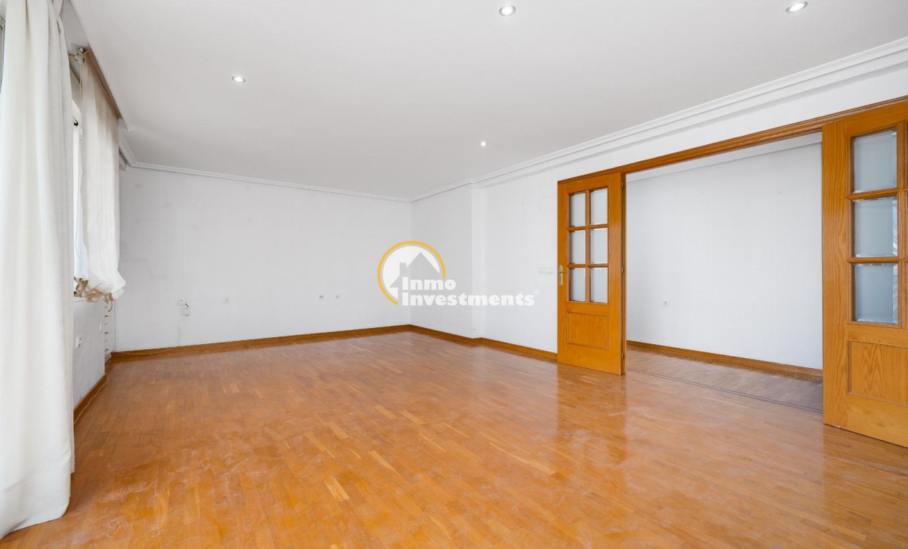 Resale - Apartment - Torrevieja - Centro