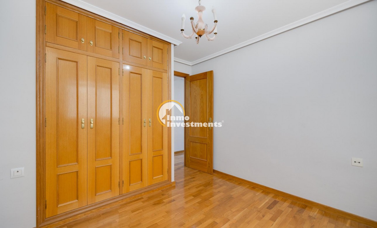 Resale - Apartment - Torrevieja - Centro