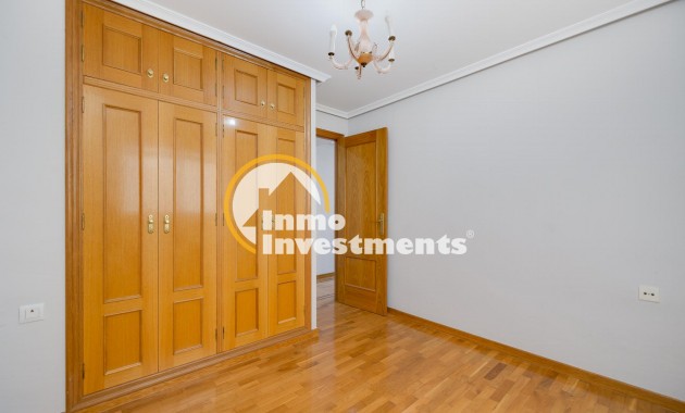 Resale - Apartment - Torrevieja - Centro