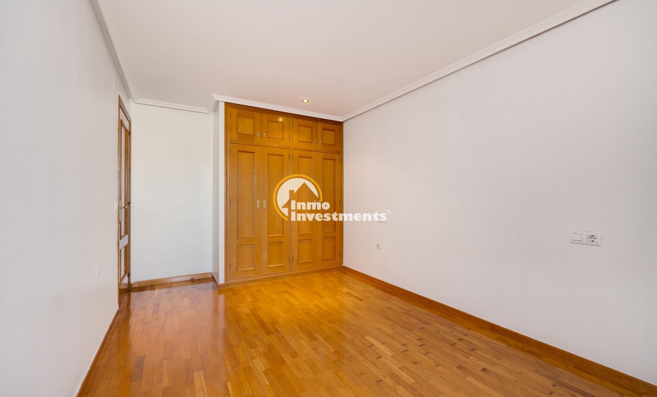 Resale - Apartment - Torrevieja - Centro