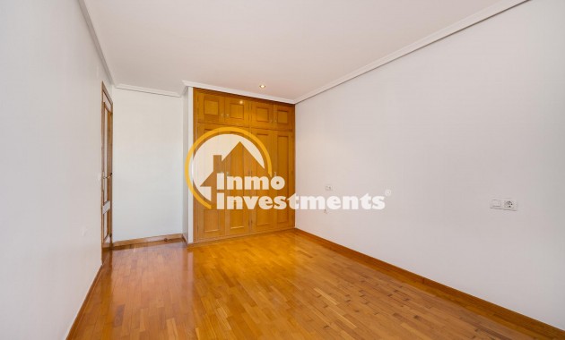 Resale - Apartment - Torrevieja - Centro