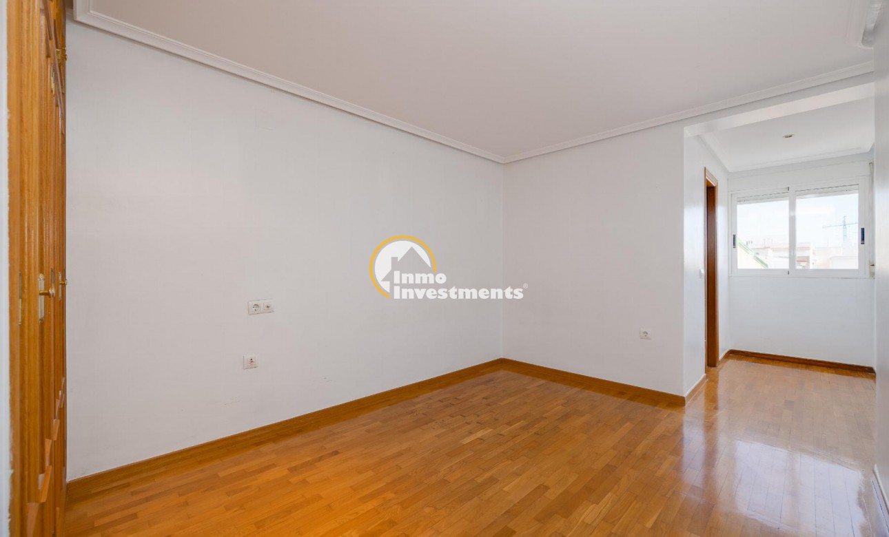 Resale - Apartment - Torrevieja - Centro