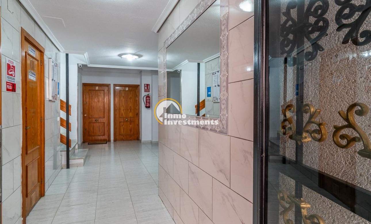 Resale - Apartment - Torrevieja - Torrevieja Centre