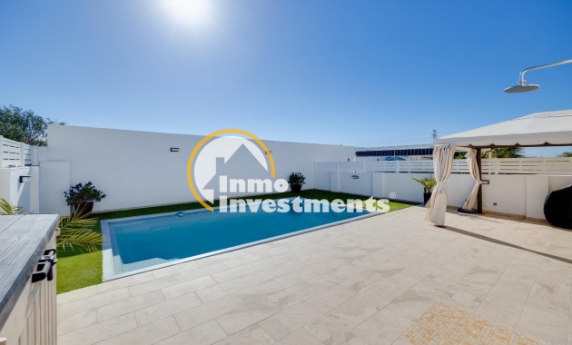 Reventa - Chalet independiente - Torrevieja - San Luis