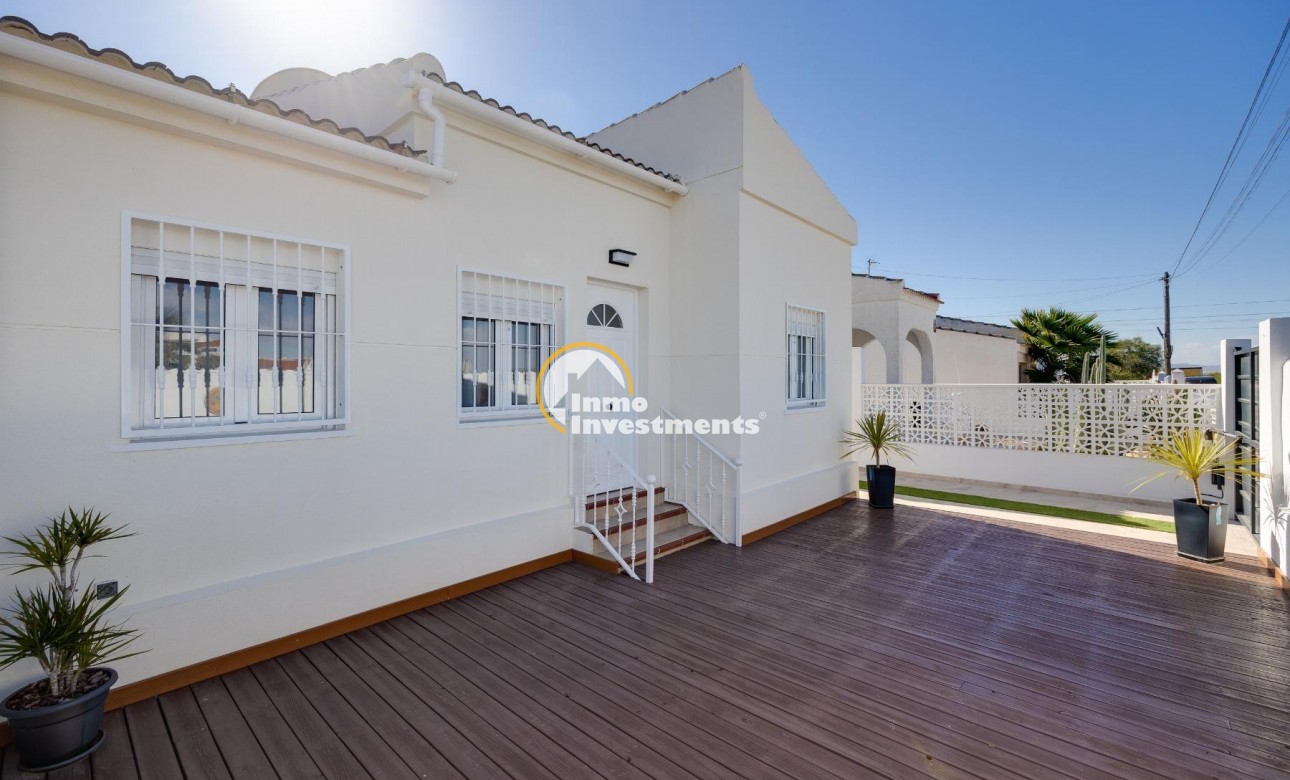 Reventa - Chalet independiente - Torrevieja - San Luis