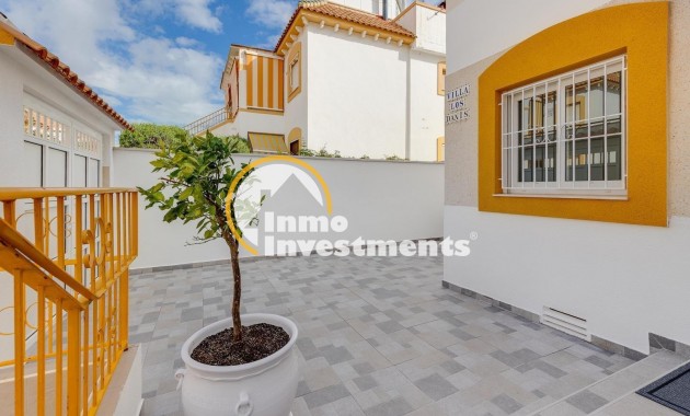 Till salu - Bungalow - Torrevieja - Aguas nuevas 1