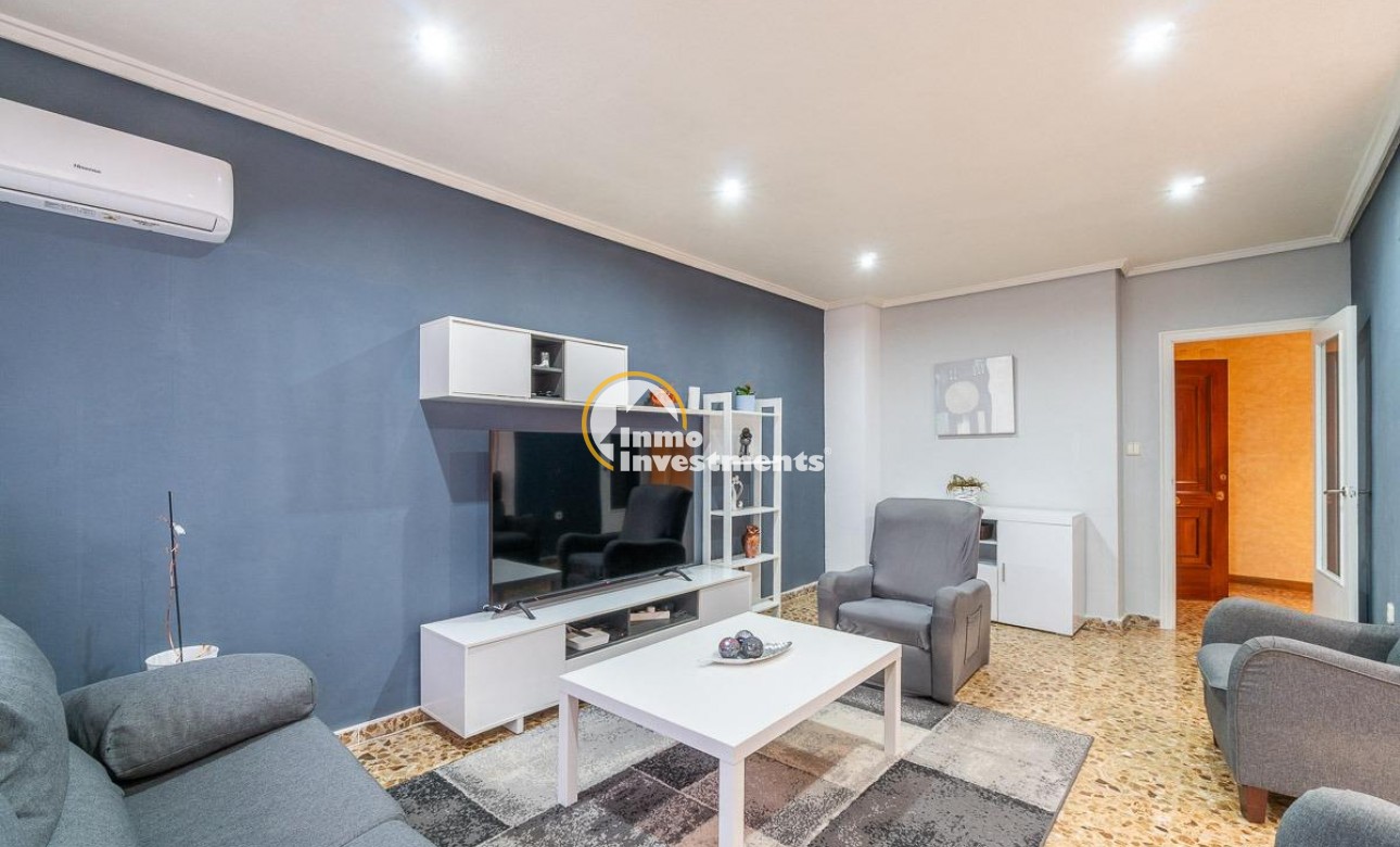 Resale - Apartment - Torrevieja - Torrevieja Centre