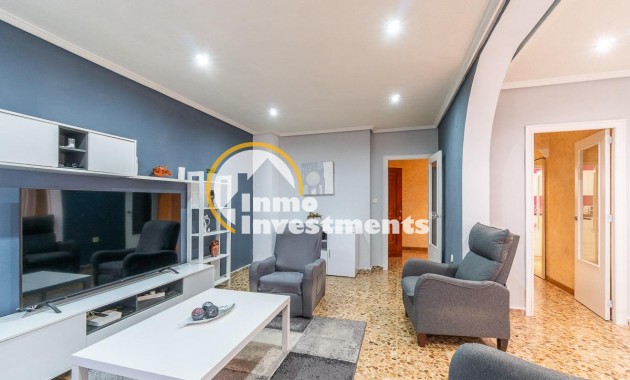 Resale - Apartment - Torrevieja - Torrevieja Centre