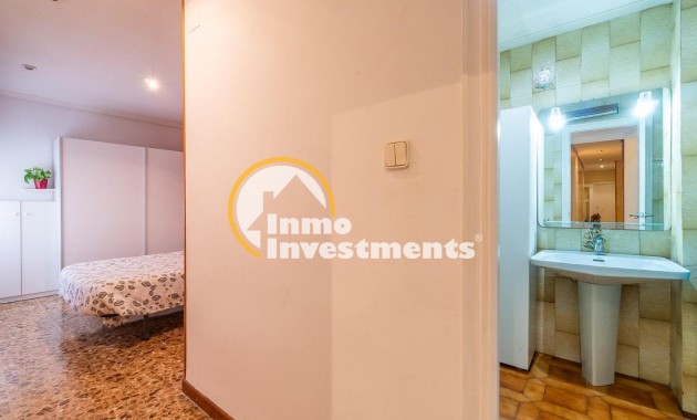 Resale - Apartment - Torrevieja - Torrevieja Centre