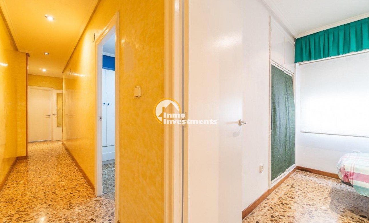 Resale - Apartment - Torrevieja - Torrevieja Centre