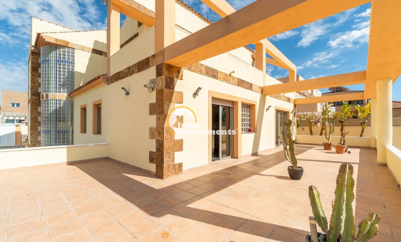 Resale - Villa - Torrevieja - Aguas Nuevas