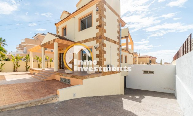 Resale - Villa - Torrevieja - Aguas Nuevas