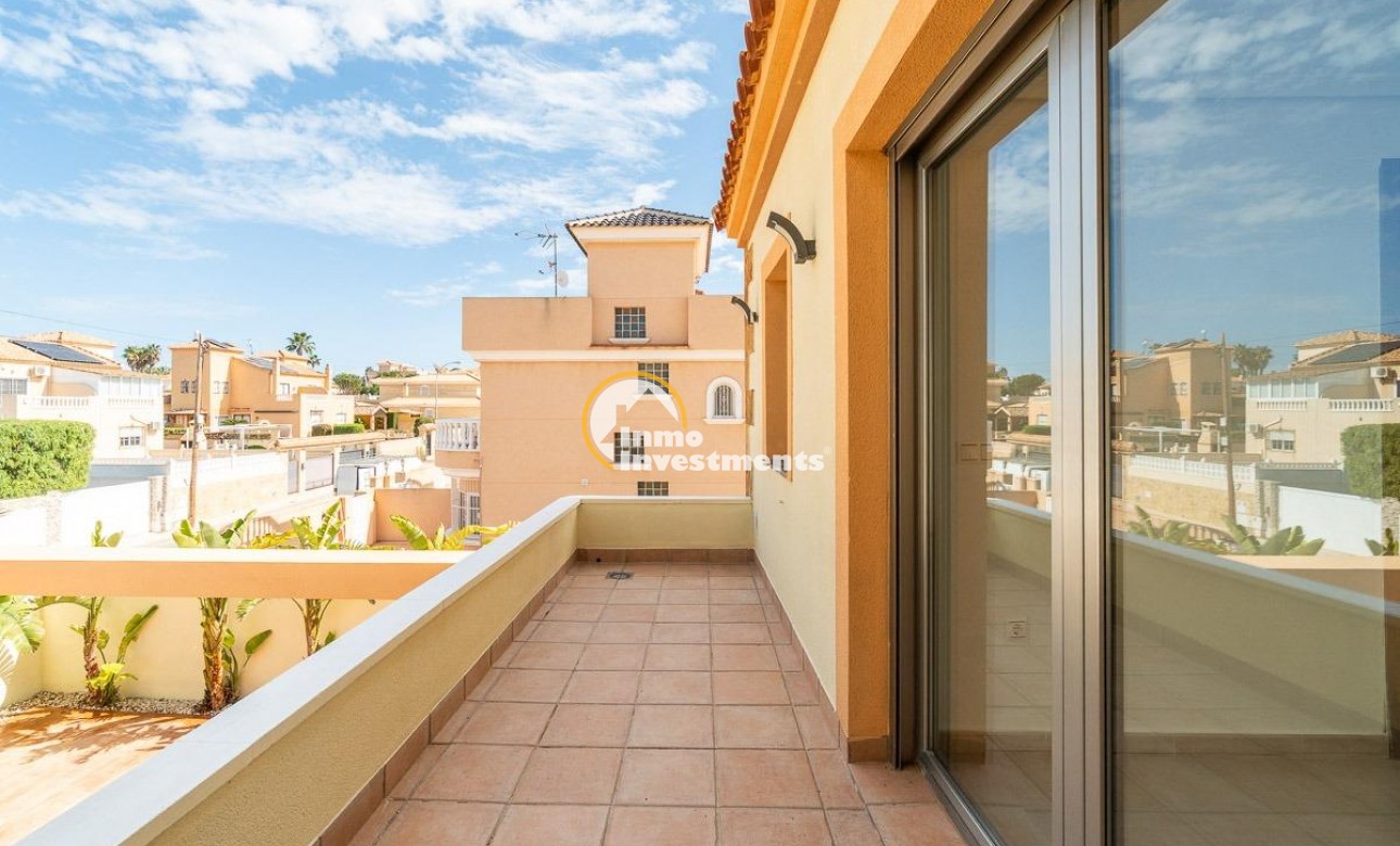 Resale - Villa - Torrevieja - Aguas Nuevas