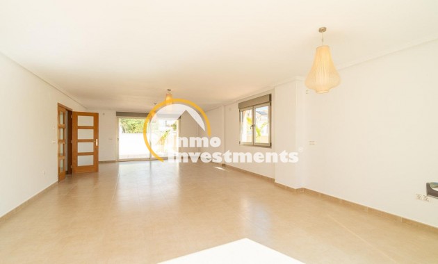 Resale - Villa - Torrevieja - Aguas Nuevas