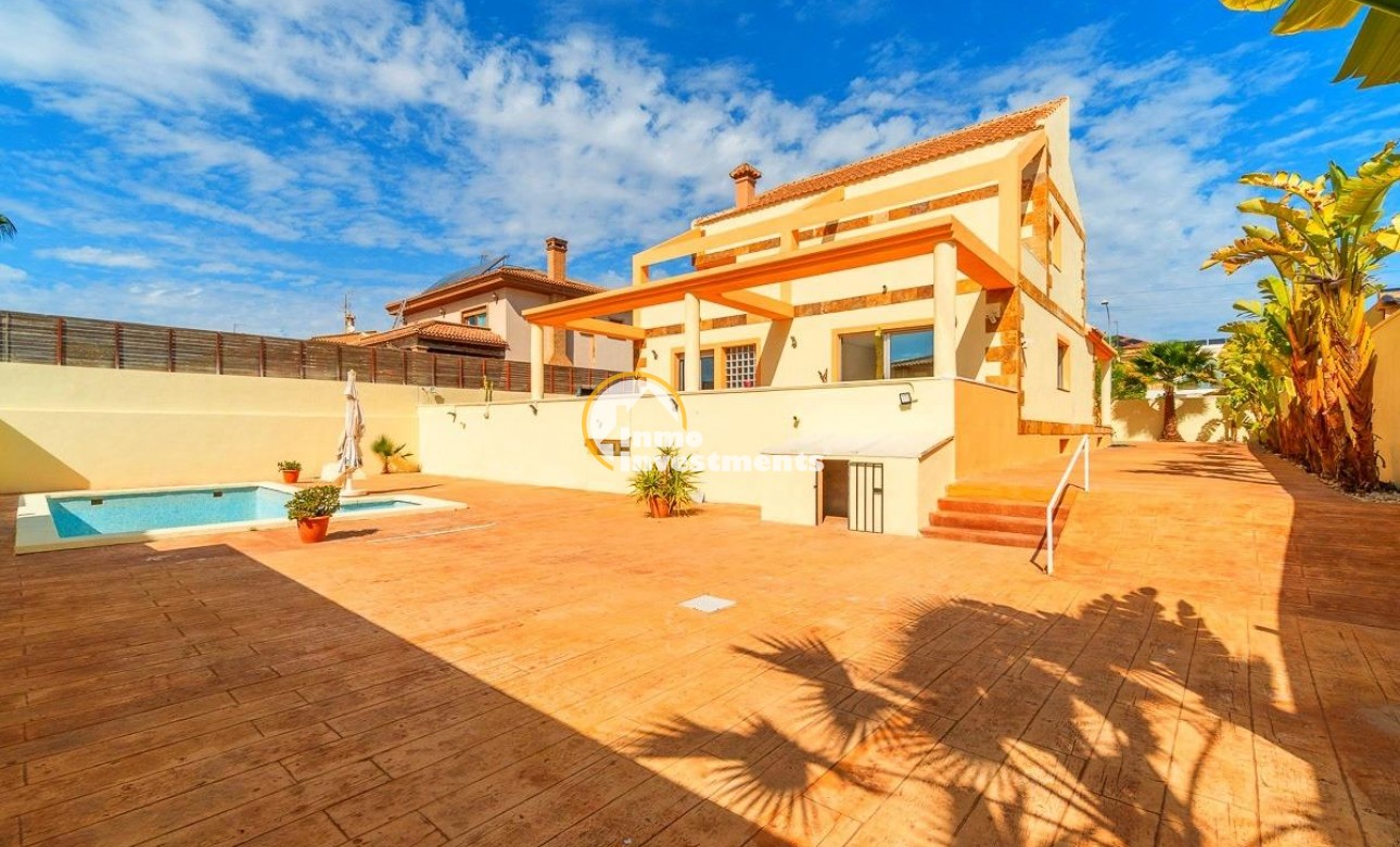 Resale - Villa - Torrevieja - Aguas Nuevas