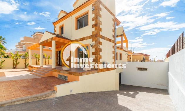 Resale - Villa - Torrevieja - Aguas Nuevas