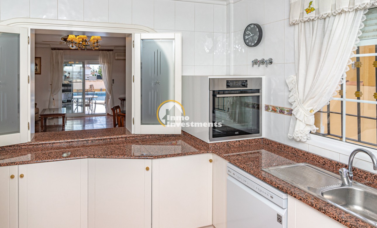 Resale - Villa - La Zenia