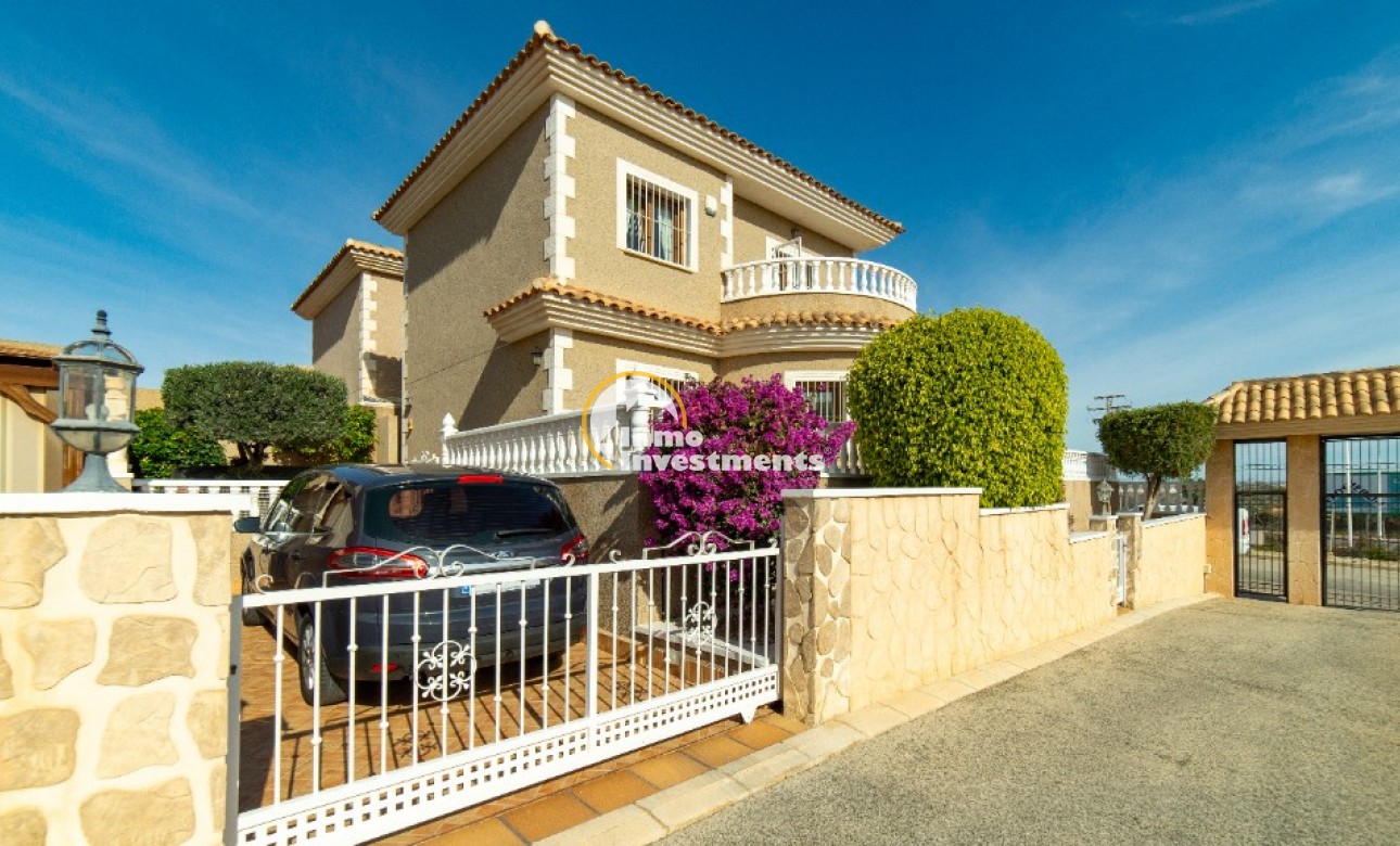 Resale - Villa - Los Altos