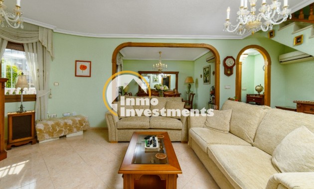 Resale - Villa - Los Altos