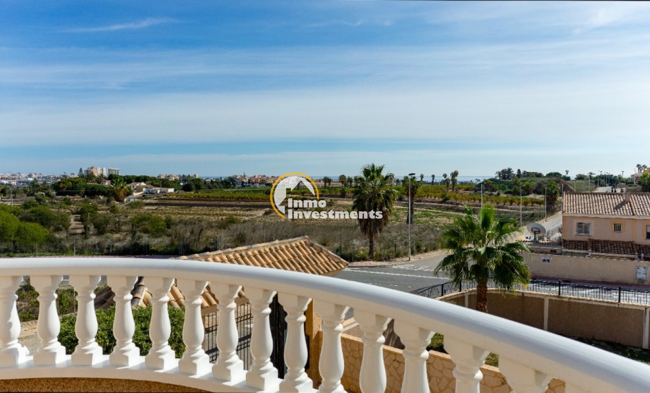 Resale - Villa - Los Altos