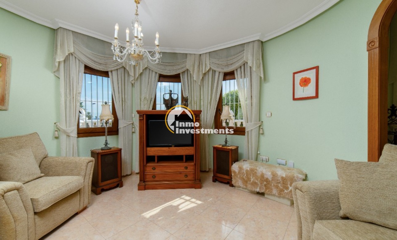 Resale - Villa - Los Altos