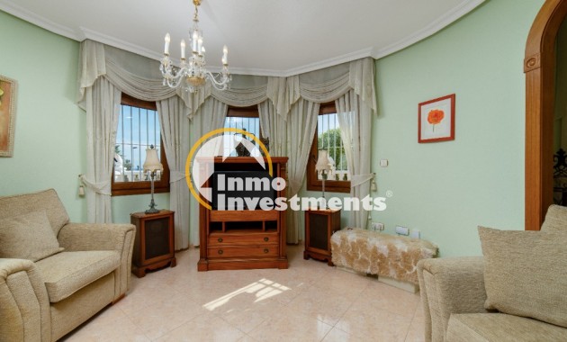 Resale - Villa - Los Altos