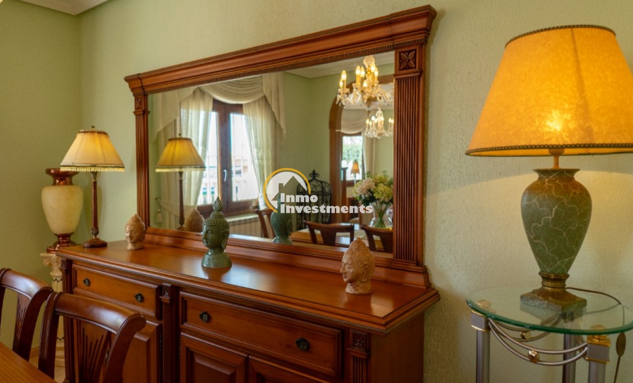 Resale - Villa - Los Altos