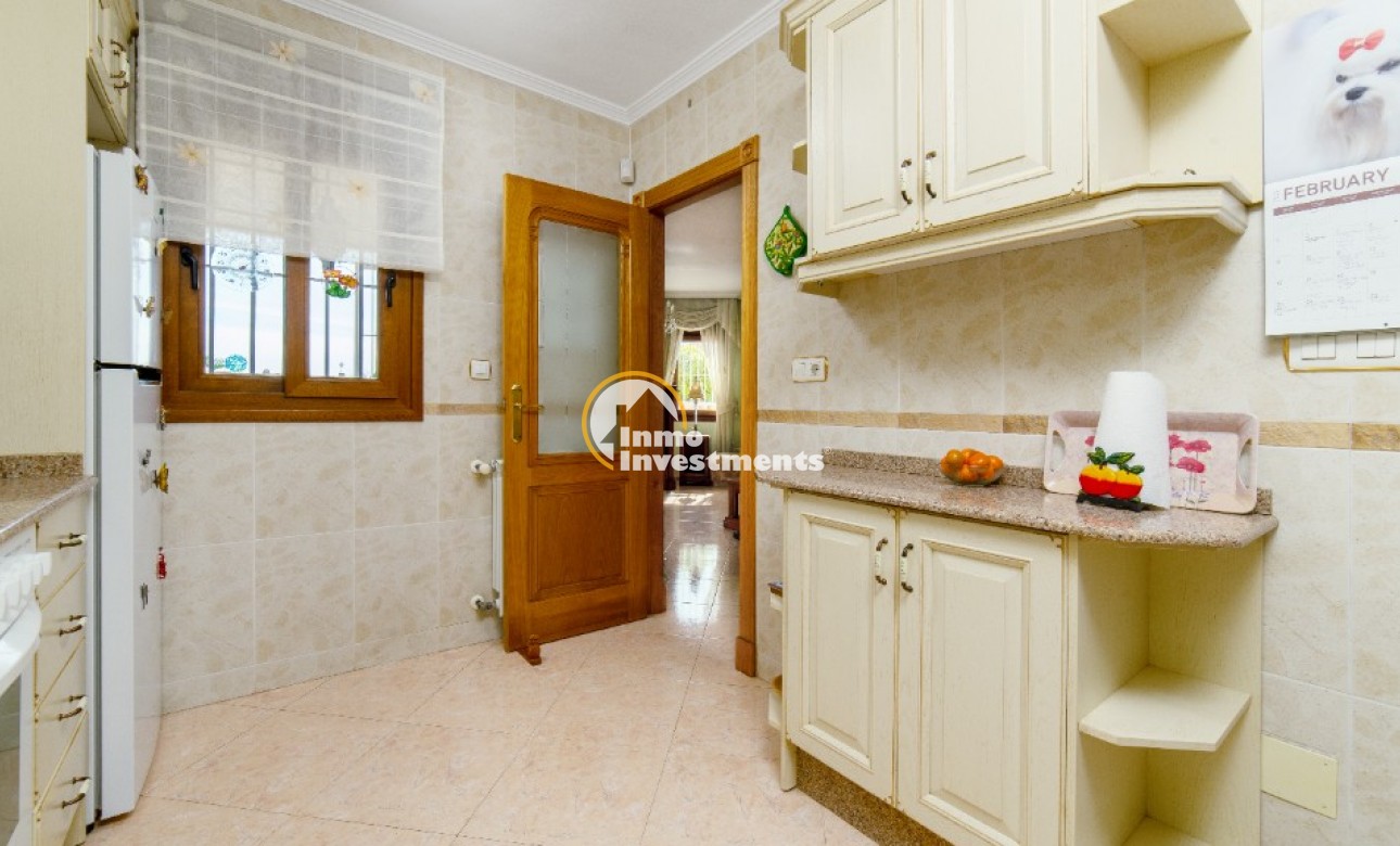 Resale - Villa - Los Altos