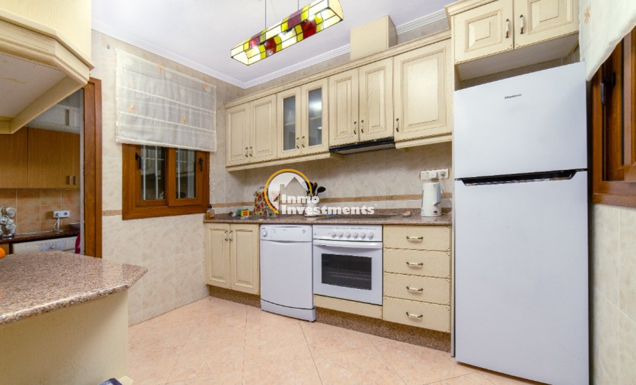 Resale - Villa - Los Altos