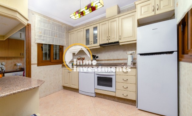 Resale - Villa - Los Altos