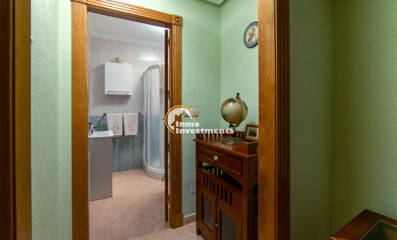 Resale - Villa - Los Altos