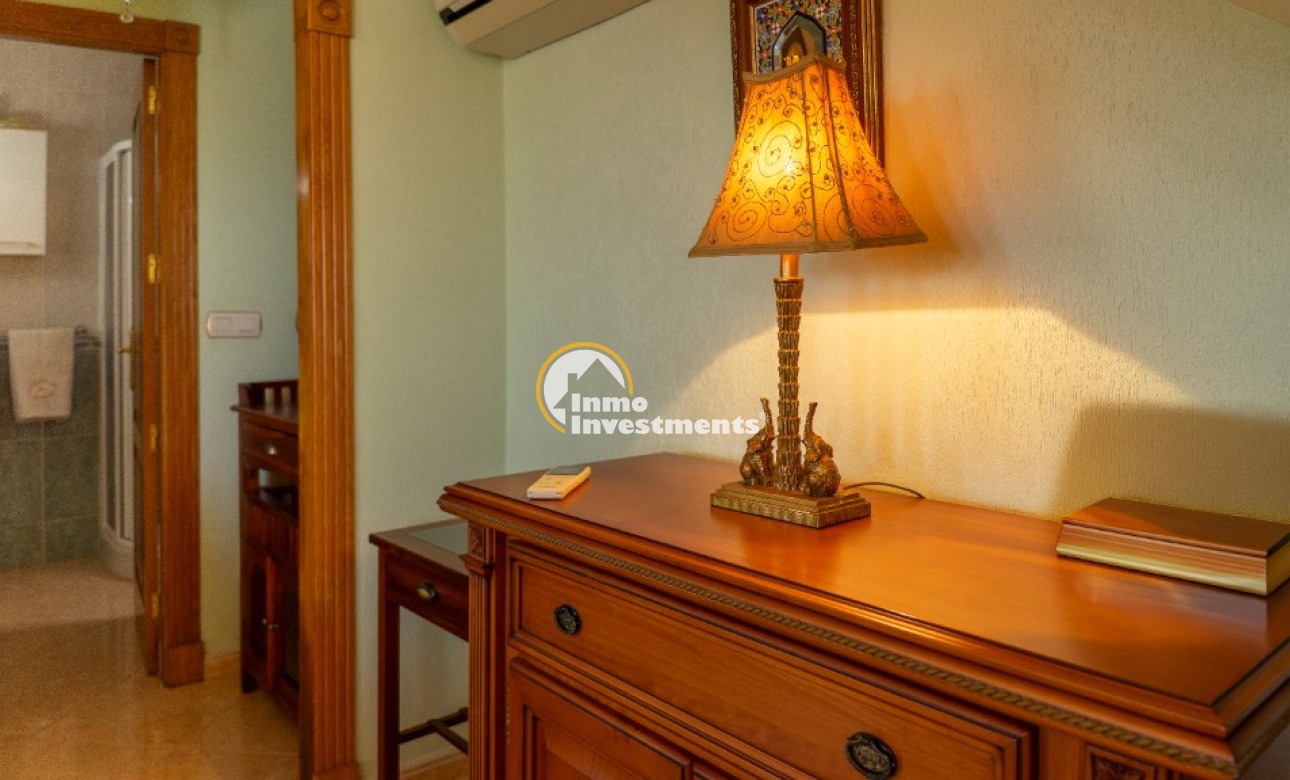 Resale - Villa - Los Altos