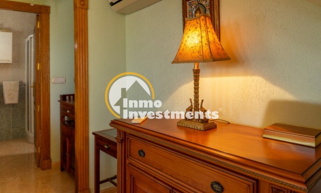 Resale - Villa - Los Altos