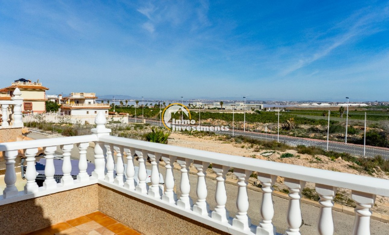 Resale - Villa - Los Altos