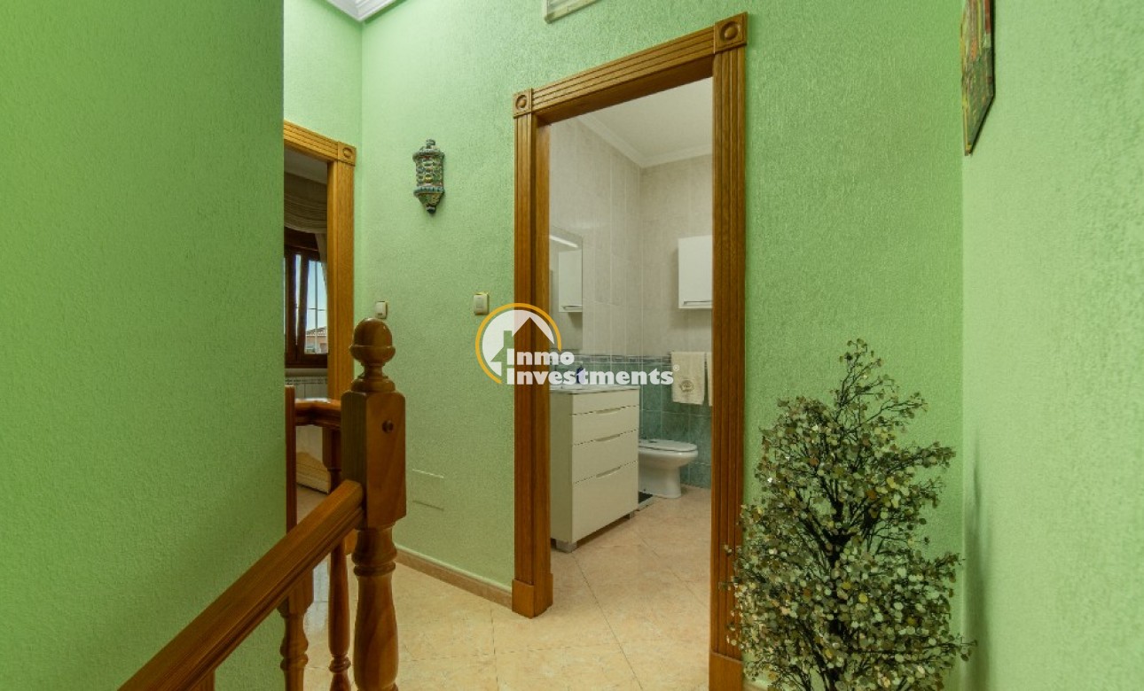 Resale - Villa - Los Altos